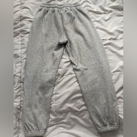 Fabletics Light Gray Drawstring Sweatpants - Picture 3 of 4